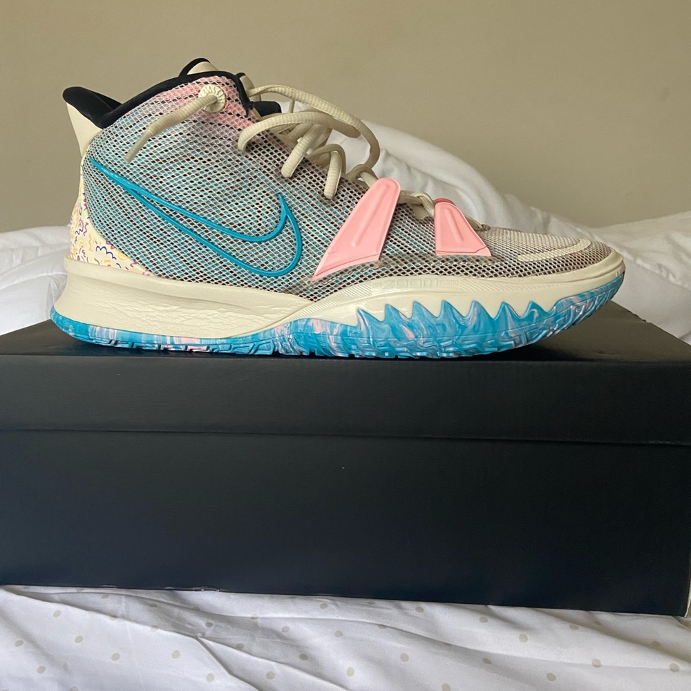 Kyrie 7 pale ivory